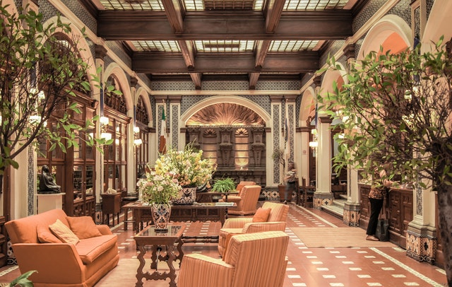 7 Outstanding Small Hotel Lobby Design Ideas