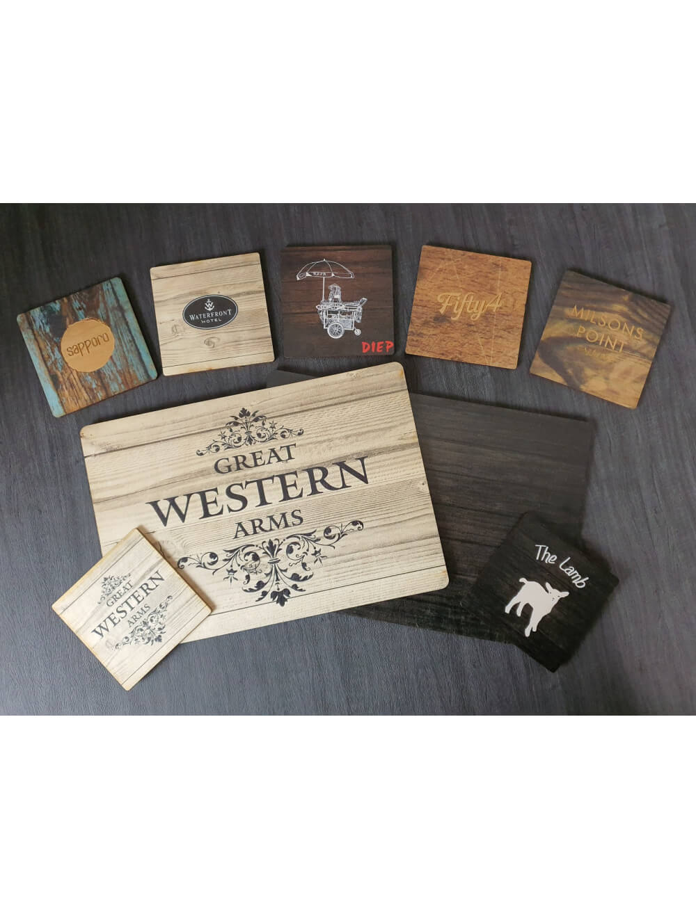 Hölzerne Taschen und Untersetzer